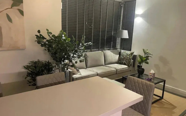 Nw119sg-modernapt-2guests-2br-1minhighstreet