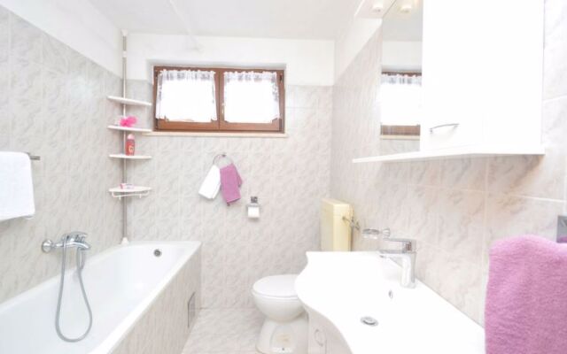 Holiday Home Nikolina (ROJ412)