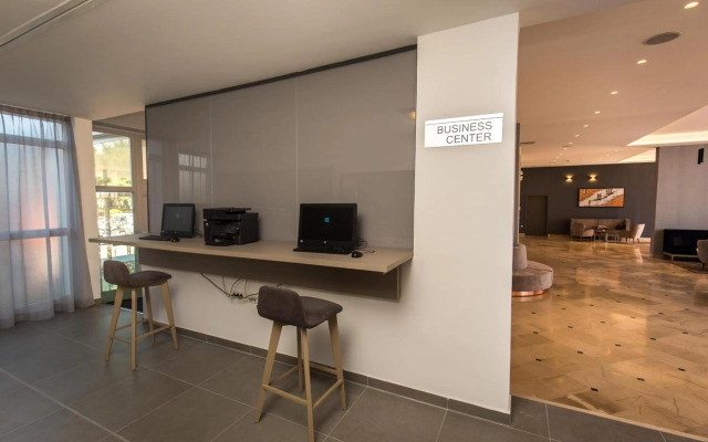 Arena Hotel Holiday