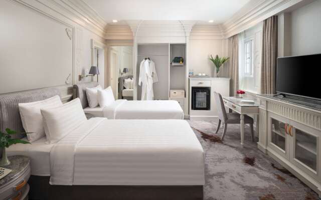 Kingston Suites 
