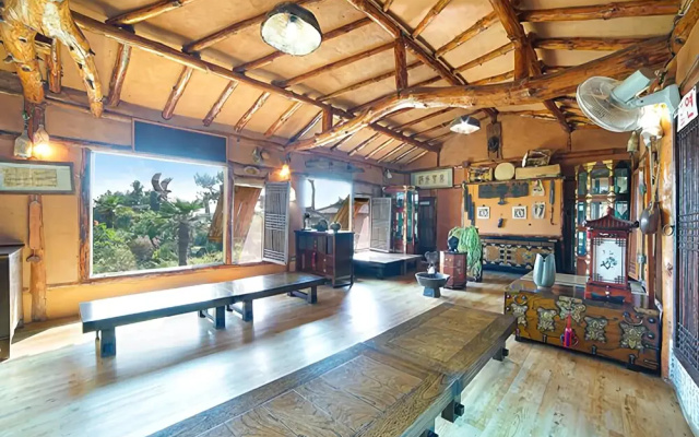 Seogwipo Pyeonwoon Sanjang Pension