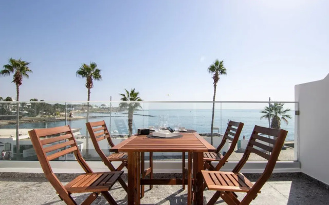 Phaedrus Living: Seaview Studio Suite Lighthouse 52