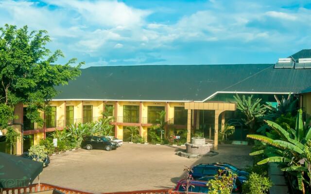 Hotel Hilltop Country Club