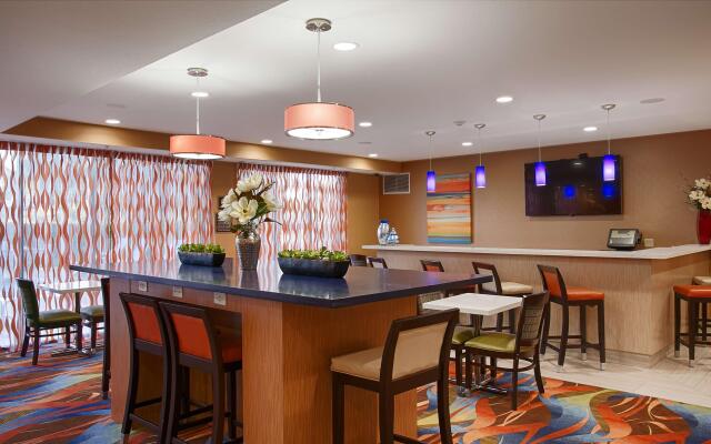 Best Western Plus Fresno Airport Hotel