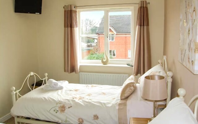 10 Friars Field