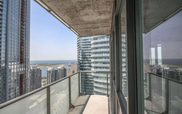 Sarkar Suites - Maple Leaf Square