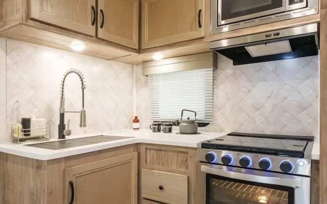 Sokcho Supuro Caravan