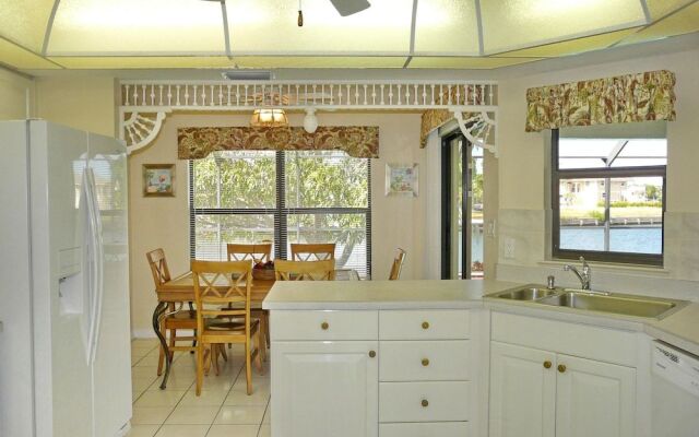 Pet-friendly Waterfront Home on key lot With View