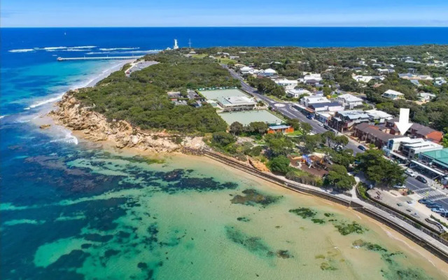 Lonnie Beach View Apartment