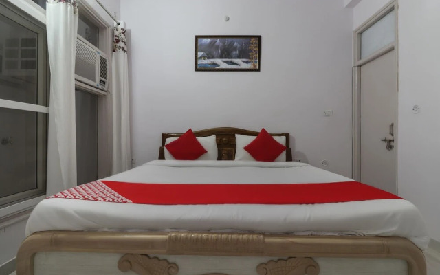 OYO 49701 Abhi Residency White House