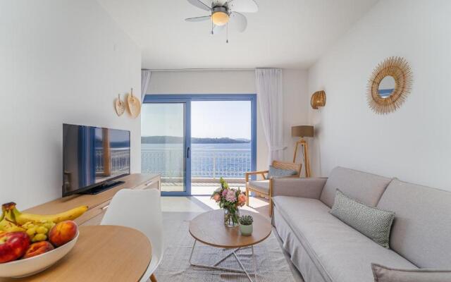 Lefkada Blue Luxury Apartments B7, Perigiali top floor