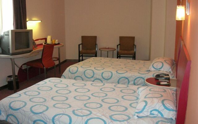 Motel 168 (Shanghai Jinshajiang Road Daduhe Road Metro Station)