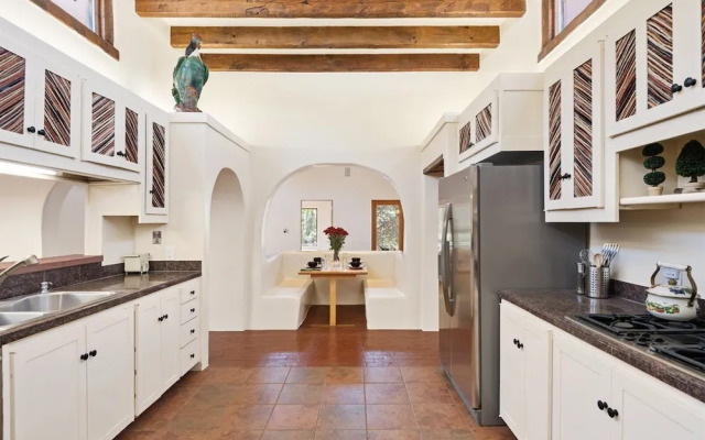 Casa Ladera - Enchanting Home, Nestled in Foothills With Spectacular Views