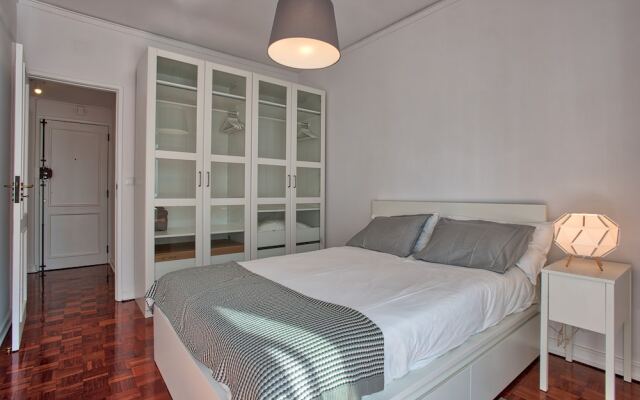 Portuguese Living Columbano Executive