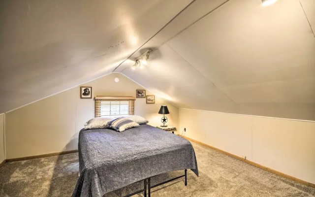 Pet-friendly Cody Home - Walk to Main Street!