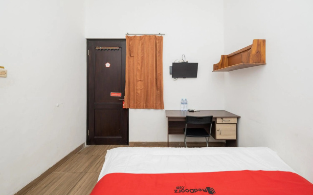 OYO Flagship 90524 Holistay Surabaya New – Guest Rooms – Surabaya