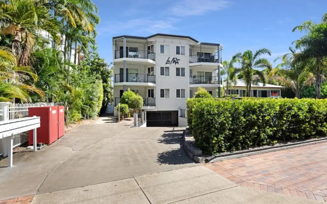 2-bed Escape With Pool, Steps From Torquay Beach