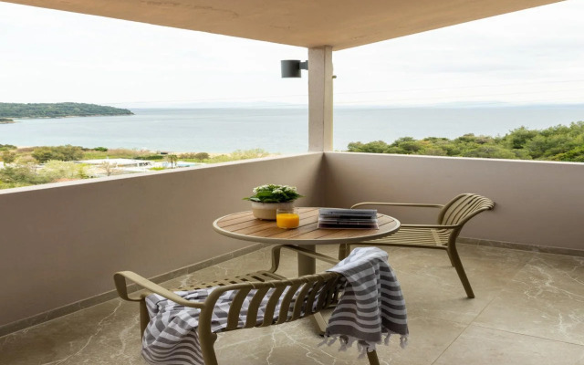 Petra Nera Skiathos