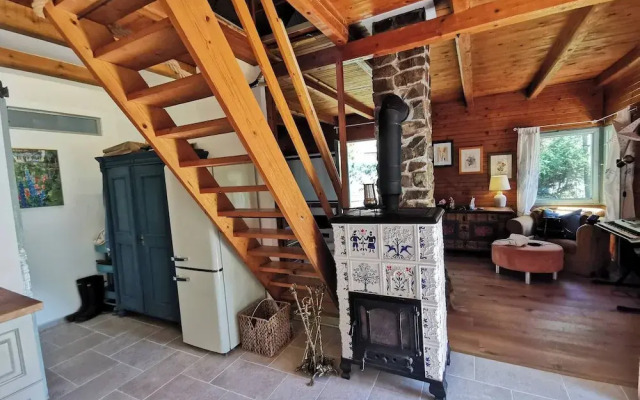 Sunny Wooden House on Creek, 30 Minutes Prague