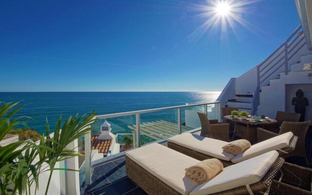 Casa Latino - Oceanfront - Luxury & Charming villa- Jacuzzi at Rooftop