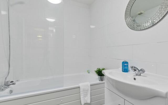 Seabright Townhouse | By My Getaways | Parking for one car