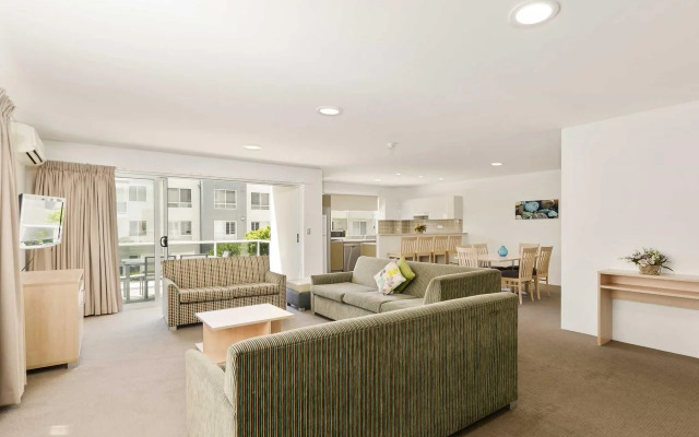 Quality Suites Pioneer Sands