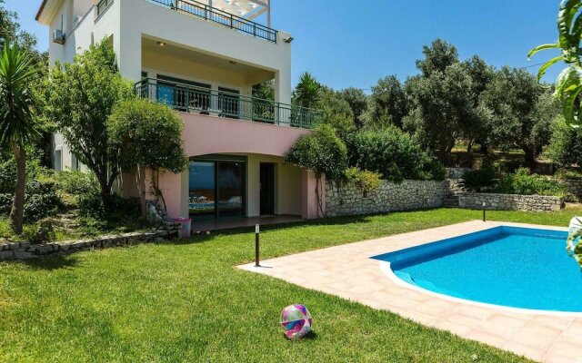 Secluded Villa w Private Pool, Children Play Area, Pool Table, BBQ & Sea Views