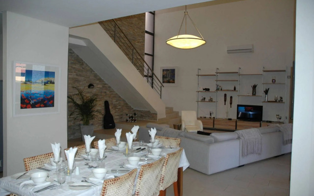 Roma Place