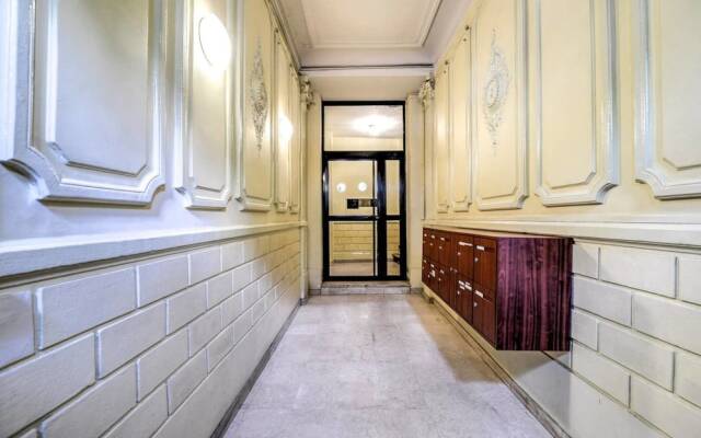 Rustic 3-bdr Family Apartment in Canal St. Martin