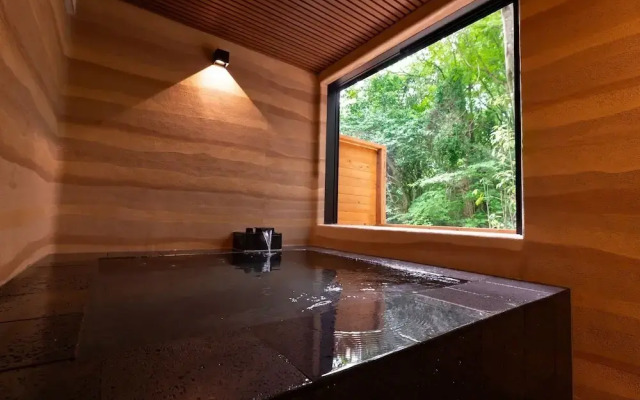 Yufuin Onsen Glaming Comorebi