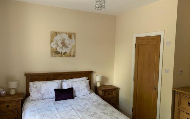 Secluded hilltop hideaway!