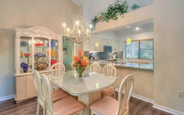 West Hyde Park Three-bedroom Apartment 10-F