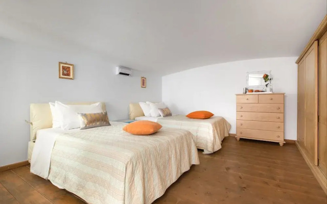 Villa Mayla