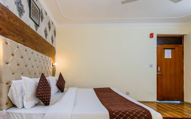 Fabhotel The Moon