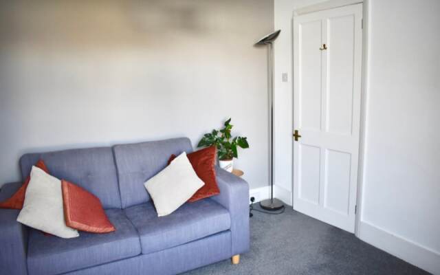 Bright 3 Bedroom House Near Queens Park
