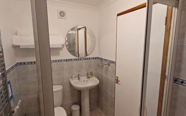 Relax With Amazing Views! 1-bed Studio in Tegryn