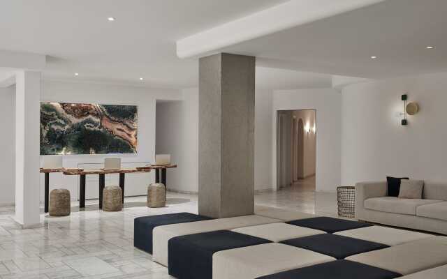 Kouros Hotel & Suites