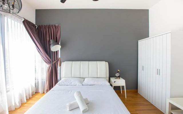 Georgetown High Floor Luxury 3BR Suite