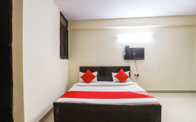 OYO 62106 Royal Residency