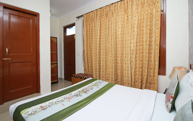 OYO 4205 Hotel Anuj Regency