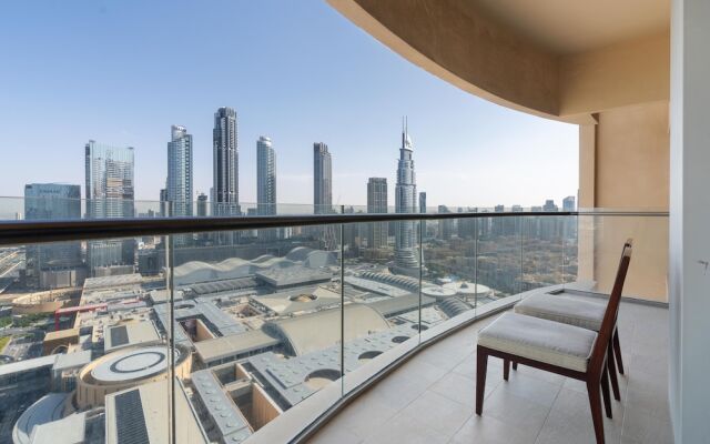 SuperHost - Glamorous Apt with Terrace Overlooking Skyline I Address Dubai Mall