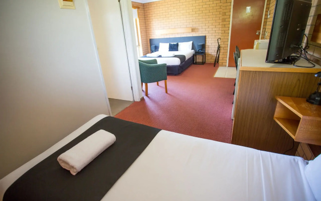 Blue Whale Motor Inn & Apartments