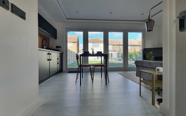 Stunning 1 King bed Cabin in Grays