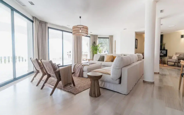 Superb Villa With Private Lagoon Pool