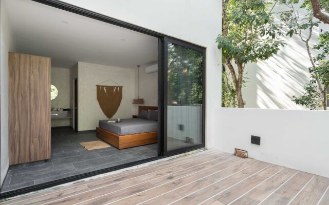 Twelve O’Clock Luxury Villas