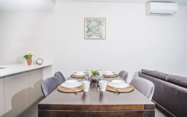 2bed1bath High-end APT at Olympic Parkviews+p