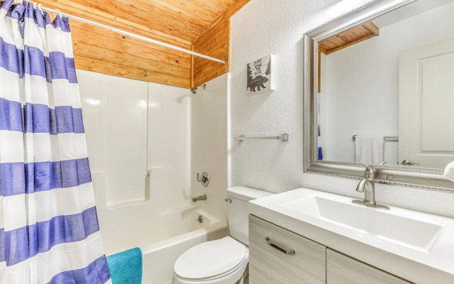 Relaxing Ruidoso Retreat: Walk to Midtown!