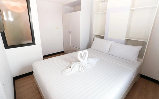 C Tower Hotel – Guest Rooms – Surat Thani