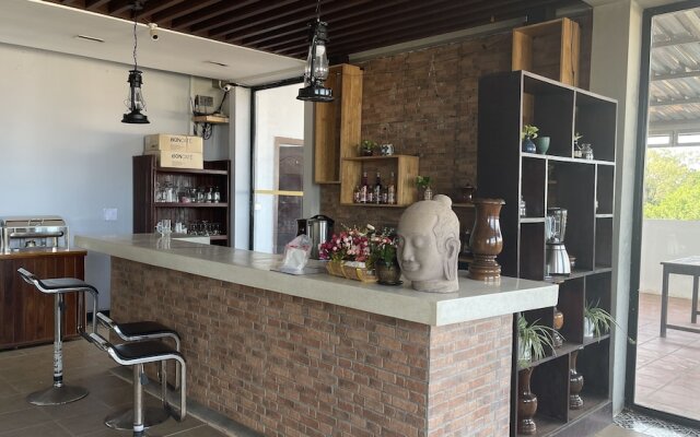 JJ City Centre Suites