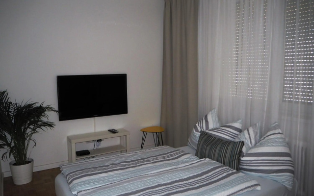 Anastacia Premium Apartment FREE Parking & Self Check-in